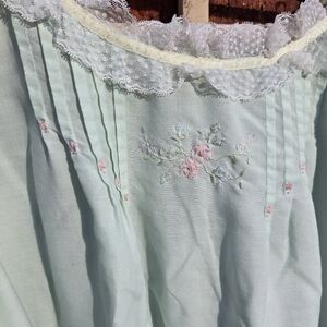 Barbizon VTG Nightgown Nightie Embroidered Lace Trim Size Small